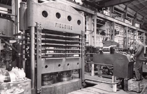 600 ton Upstroking Multi-Daylight Platen Press, O/No. 4840, c.1944