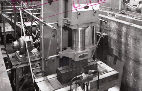 400 ton Open Gap Straightening Press, O/No. 57710, c.1957