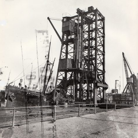 Hydraulic coal tip at Alexandra Dock, Newport    D7338/14/5/17/7014 (Ex 1857) | Gloucestershire Archives