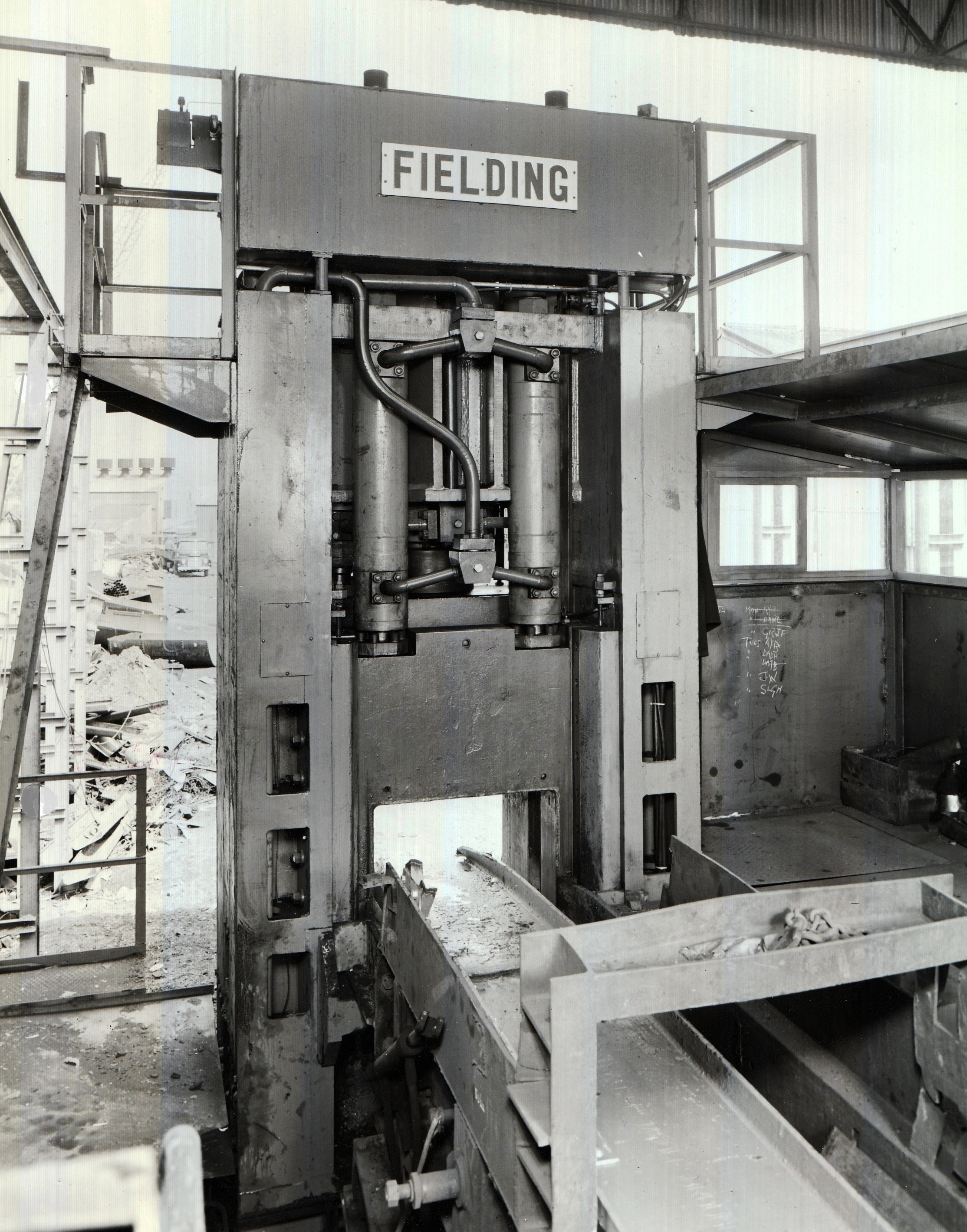 350 ton SingleCut Hydraulic Shear, views under construction and on