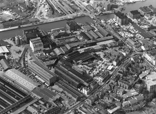Aerial view of the Fielding & Platt site, 1970s, held at Gloucestershire Archives (reference D7338); click on the image to enlarge it