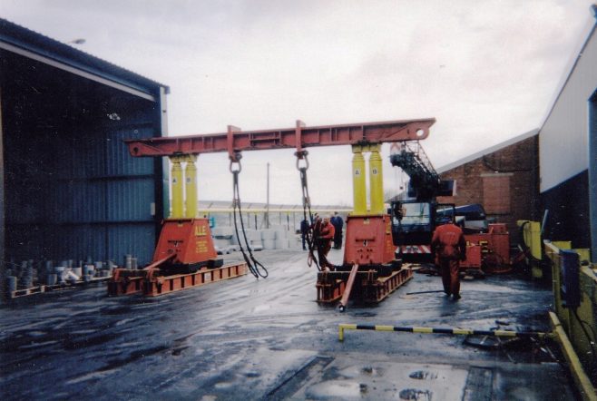 JB122  Preparing the mobile hydraulic lifting rig | Supplied by John Bancroft