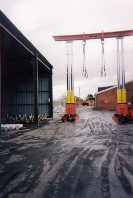JB123  Mobile hydraulic lifting rig extended | Supplied by John Bancroft